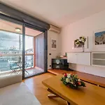 Joivy Exclusive Seaview Flat For 4, In Central Genoa